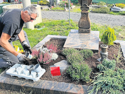 Hilfe für zerstörte Friedhöfe im Ahrtal